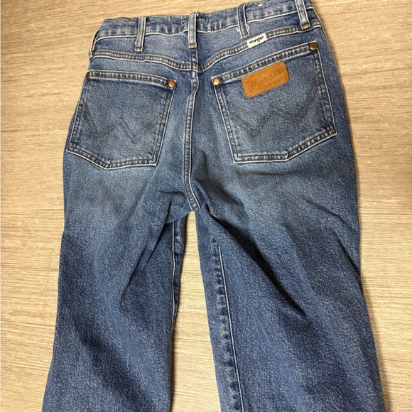 Wrangler women’s boot cut Fit Denim Jeans - Picture 4 of 7